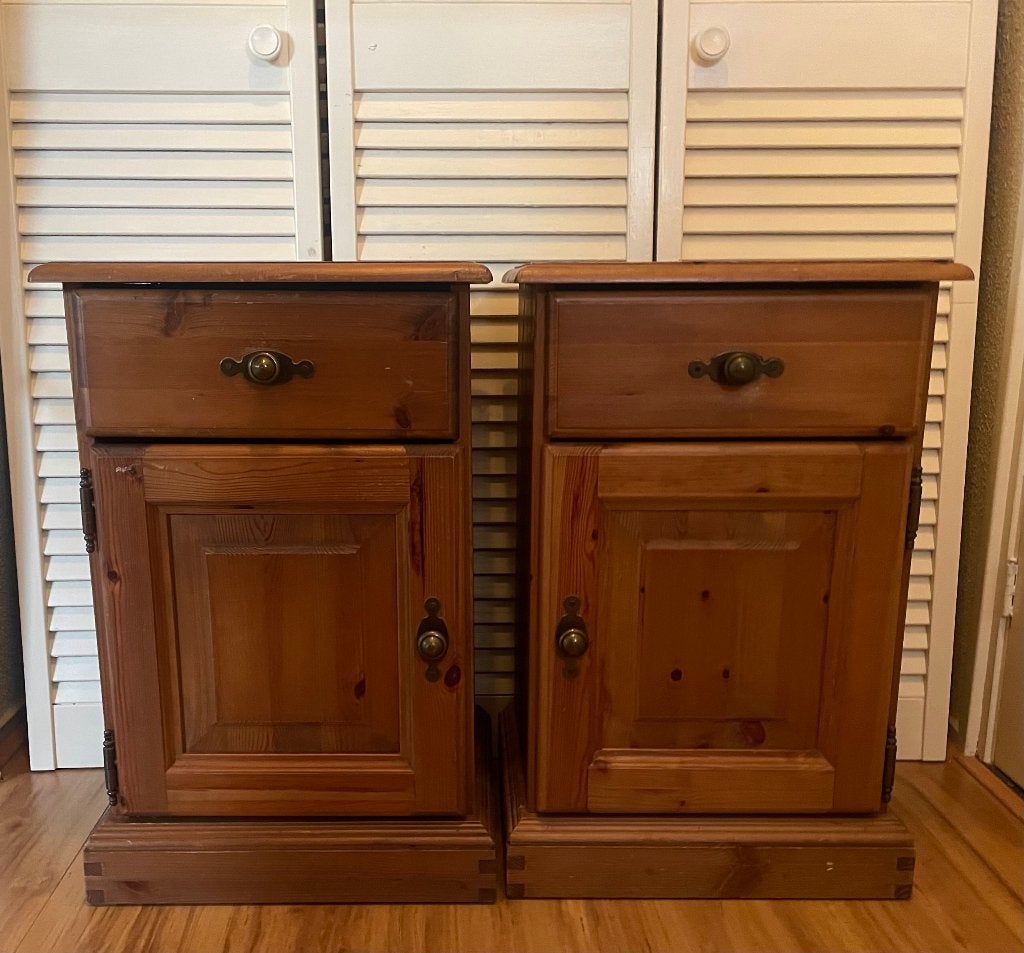 2 houten nachtkastjes, Ophalen, Gebruikt, Minder dan 45 cm, 55 tot 70 cm