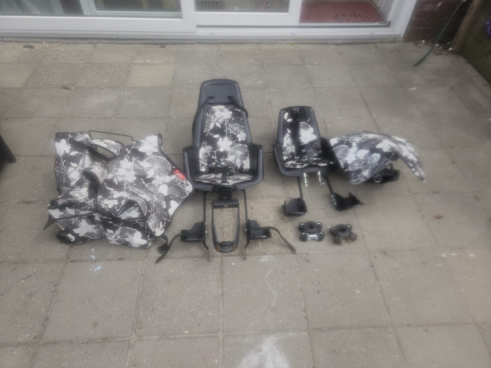 Fietstassen en kinderstoelen (voor en achter) - Zwart/Wit, Ophalen, Gebruikt