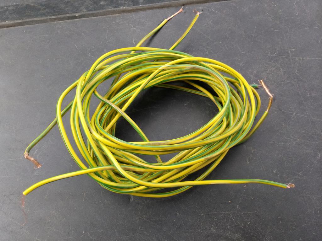 Gezocht:Geïsoleerd koperdraad. (€2,50/kg), Doe-het-zelf en Verbouw, Elektra en Kabels, Ophalen, Zo goed als nieuw, Overige typen