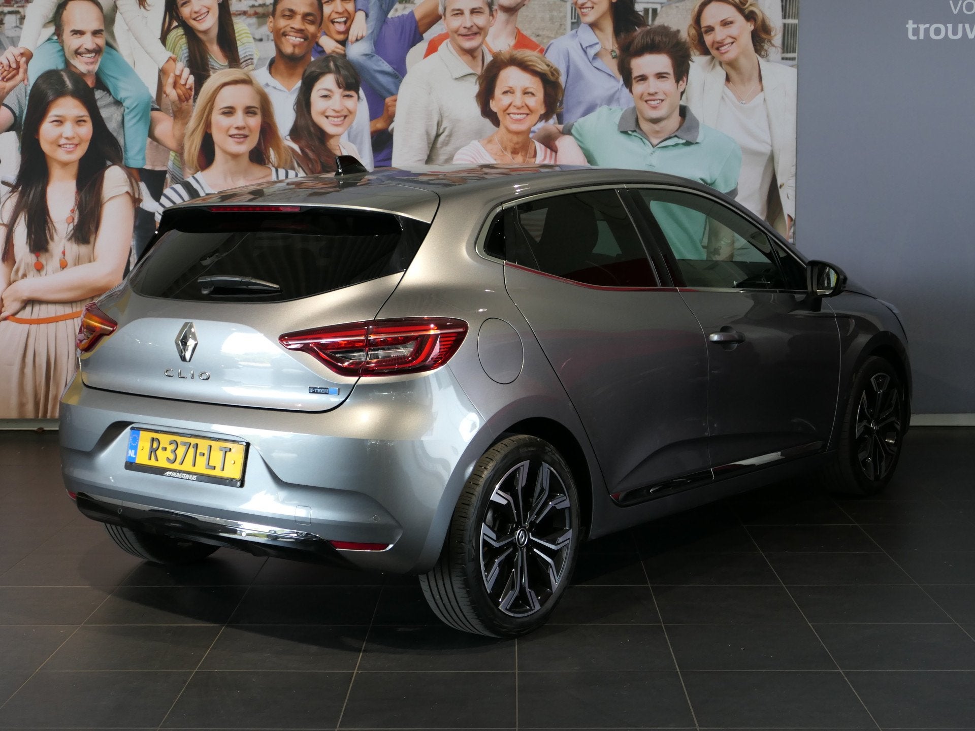 Renault Clio 1.6 E-Tech Hybrid 145 Techno - Occasion Lease v, 28 km/l, Gebruikt, Leder en Stof, Origineel Nederlands