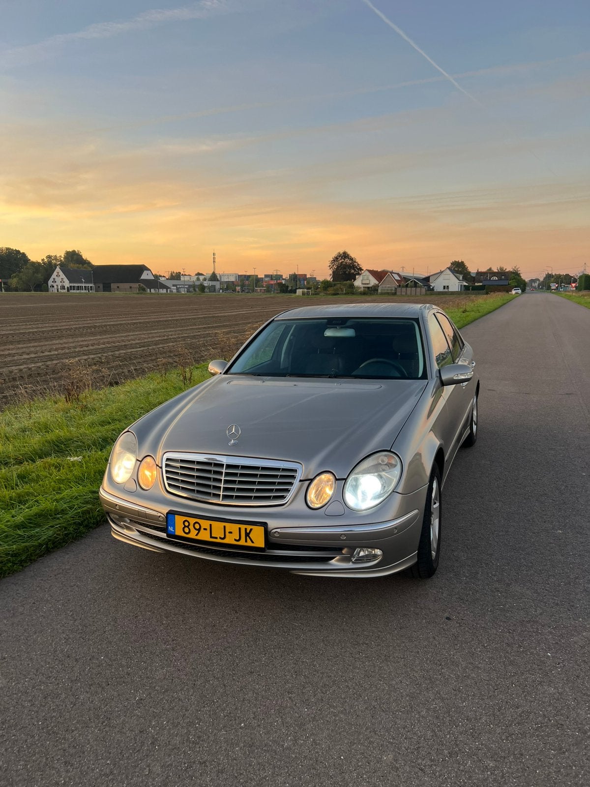 Mercedes-Benz E-Klasse 2.6 E240 Sedan AUT 2003 Grijs, Auto's, Automaat, Achterwielaandrijving, 2597 cc, 1505 kg
