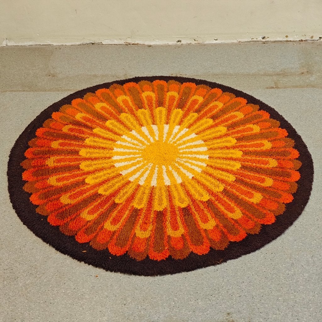 Space Age Vintage Sunburst Long Pile Rya vloerkleed, Huis en Inrichting, Stoffering | Tapijten en Kleden, Ophalen, 150 tot 200 cm
