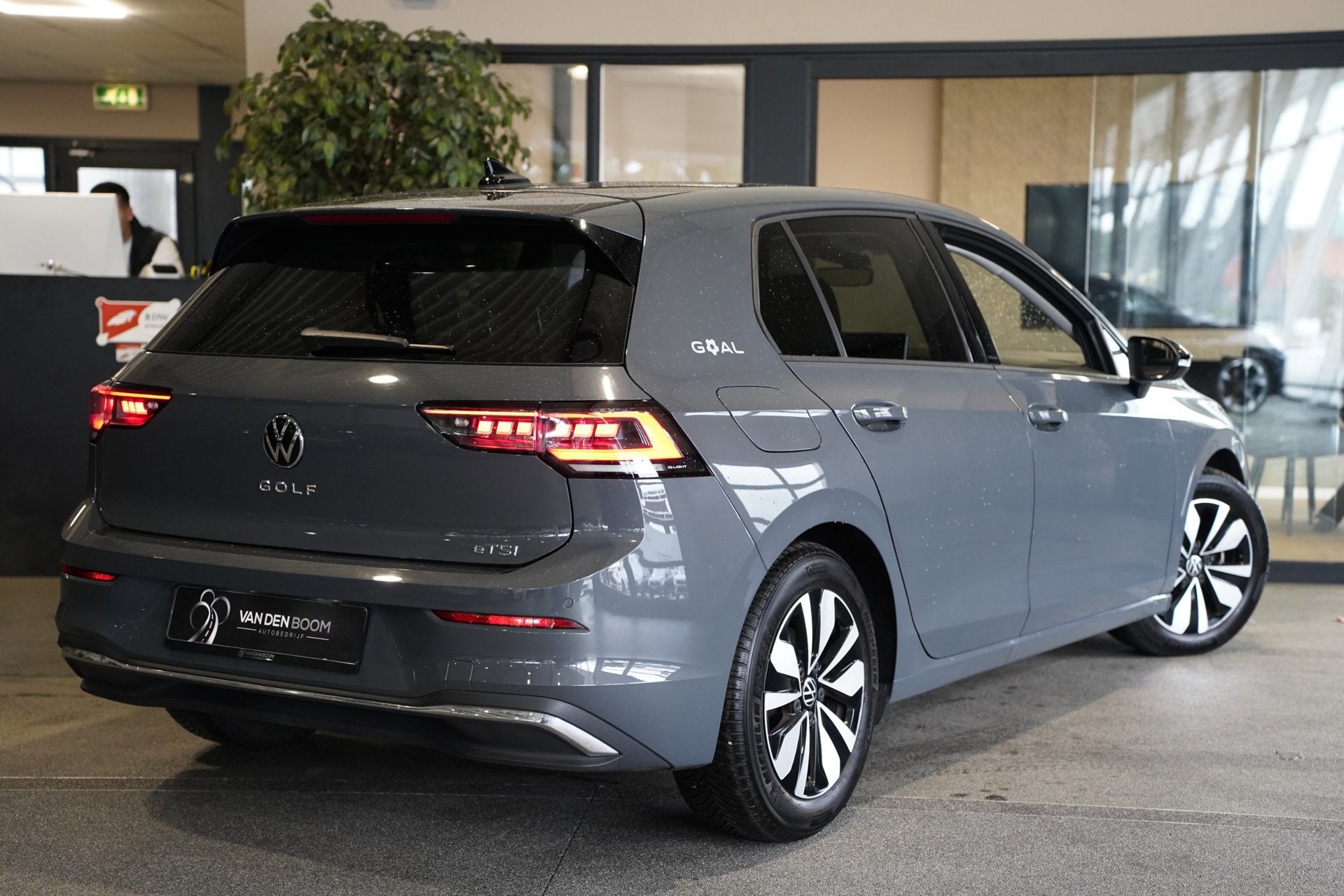 Volkswagen Golf 8.5 1.5 eTSI 150PK DSG Navi Led Camera Trekh, Auto's, Dealer onderhouden, 680 kg, 4 cilinders, 150 pk
