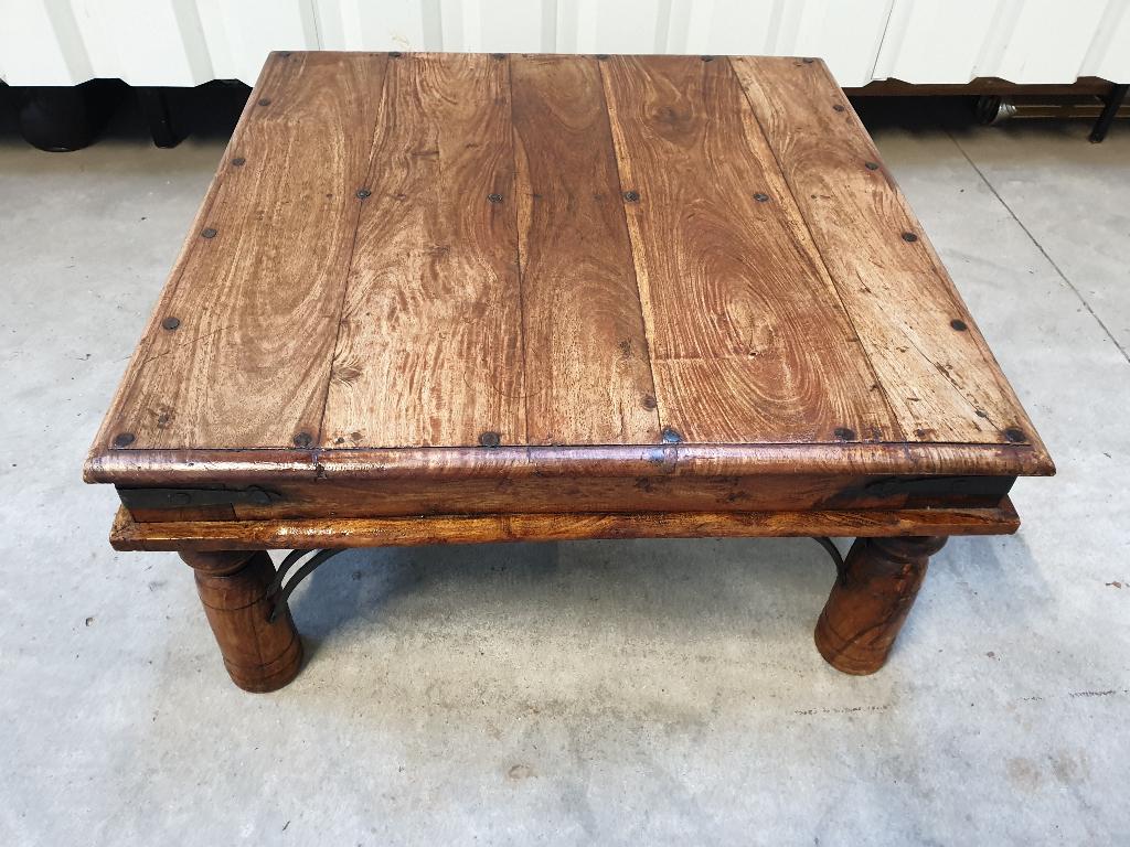 Massieve koloniale salontafel. Het kan geleverd worden., Huis en Inrichting, Tafels | Salontafels, Ophalen, Gebruikt, 50 tot 100 cm