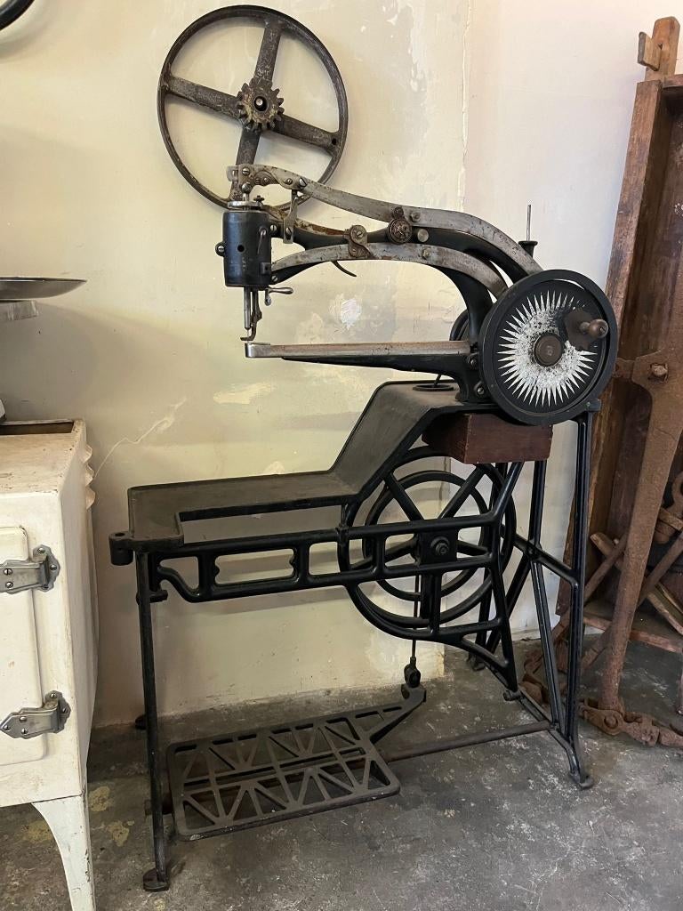 Antieke Naaimachine leder, Ophalen, Gebruikt, Naaimachine, Overige merken