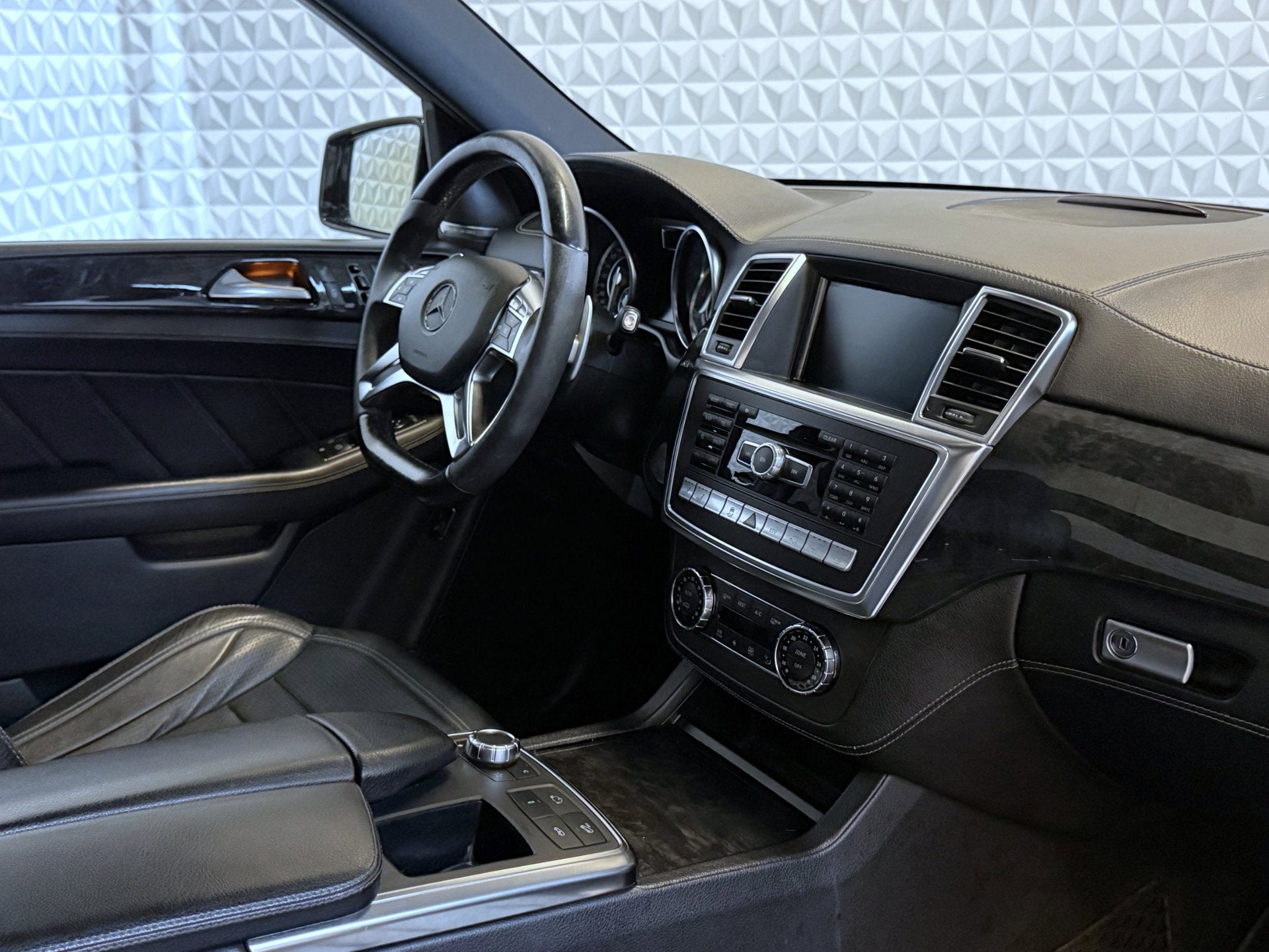Mercedes-Benz M-klasse AMG 63 Performance Pack / 151.000km(2, Auto's, Gebruikt, 2245 kg, Zwart, Bedrijf