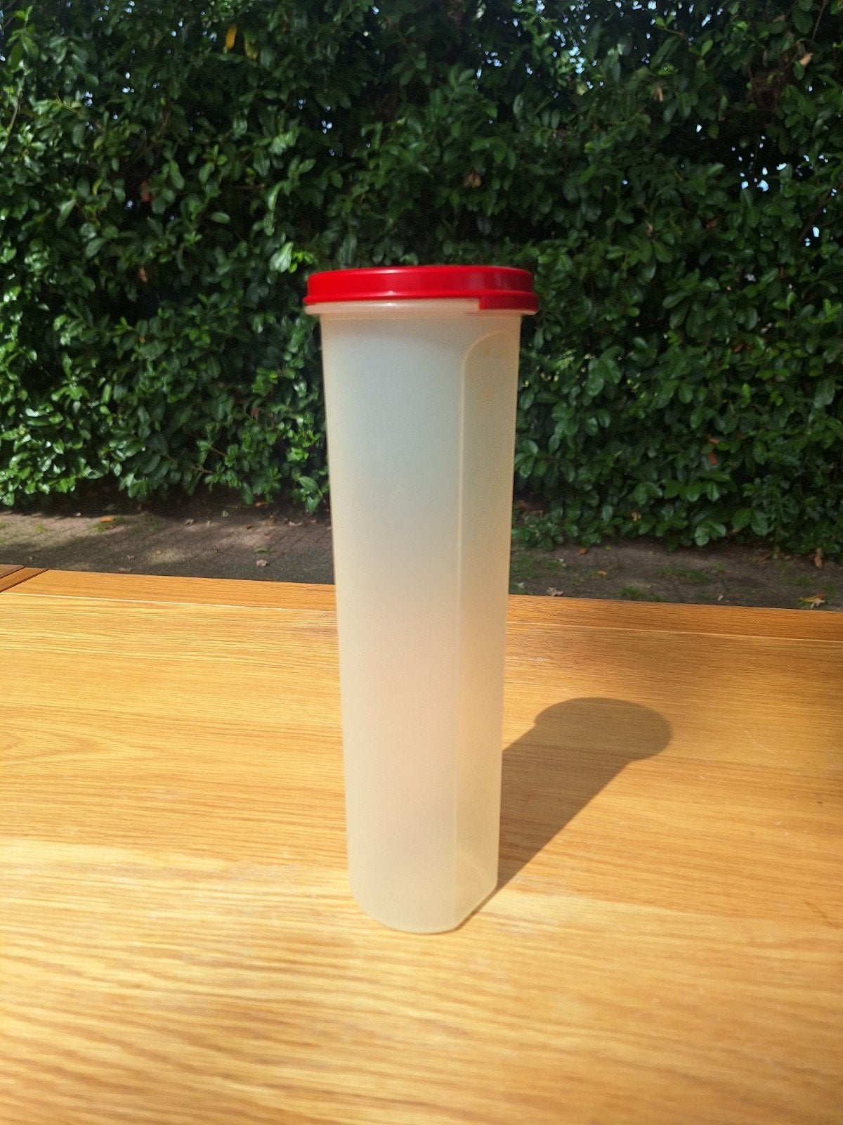 Tupperware bewaardoos met rood deksel, Gebruikt, Bewaardoos, Ophalen of Verzenden, Met deksel