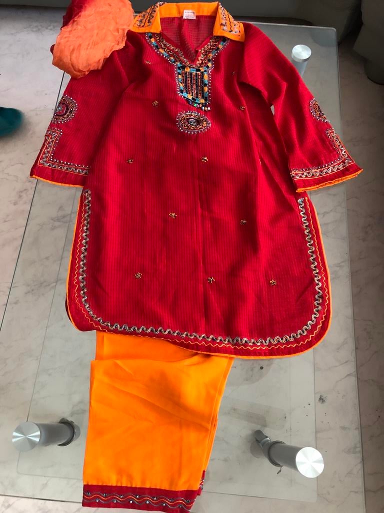 Bollywood Salwar Kameez - Rood met Oranje Details, Ophalen of Verzenden, Rood, Overige typen
