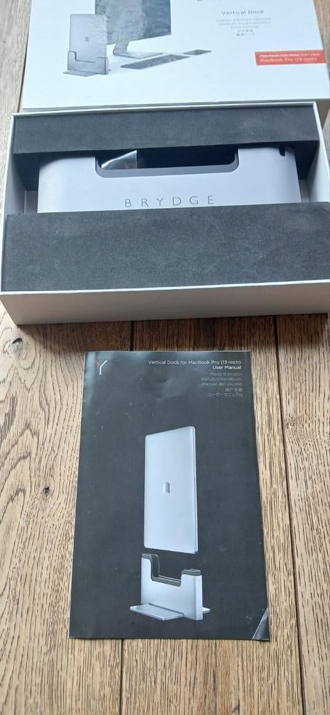 Brydge Vertical Dock MacBook Pro 13-inch, Ophalen of Verzenden, Nieuw, Docking station, Tablet