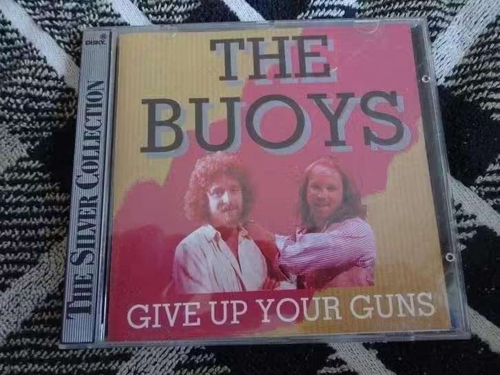 CD The Buoys – Give Up Your Guns / WMCD 5622, Overige genres, Ophalen of Verzenden, Zo goed als nieuw, Album