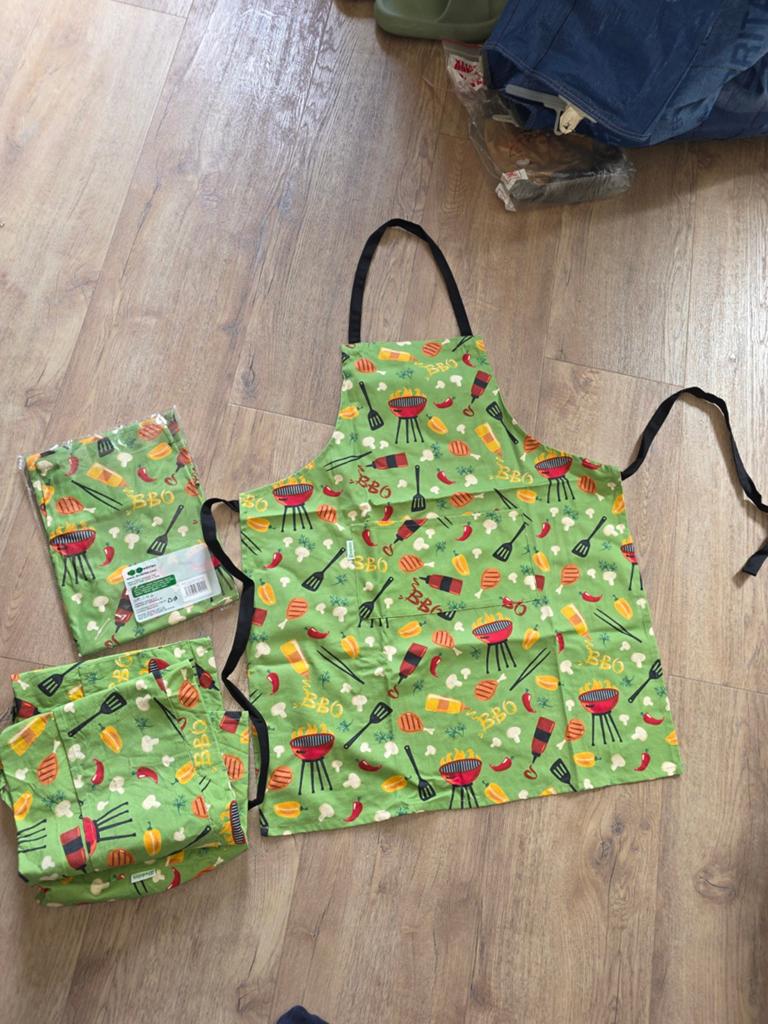 BBQ Schort en Ovenwanten Set - Nieuw 4 stuks, Ophalen of Verzenden, Zo goed als nieuw, Dedoles
