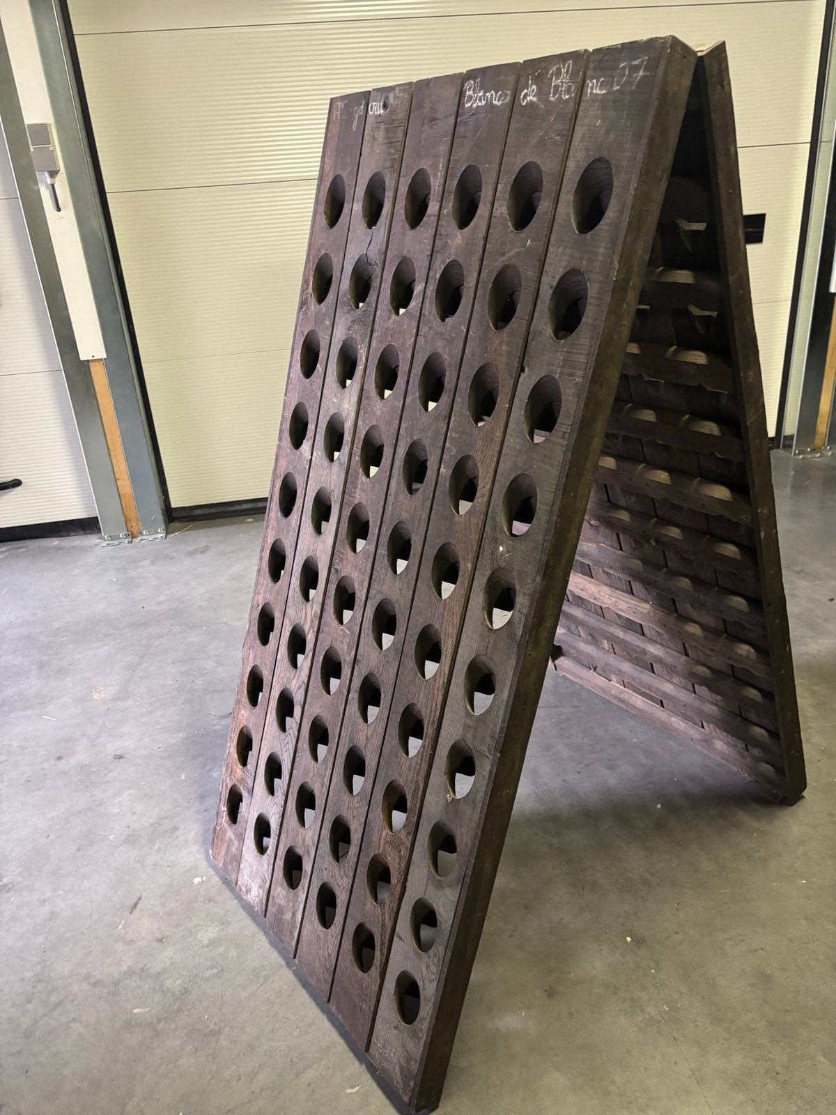 Wijnrek / pupitre voor 120 flessen - Houten champagne rek, Ophalen, Gebruikt, 25 flessen of meer, 75 – 100