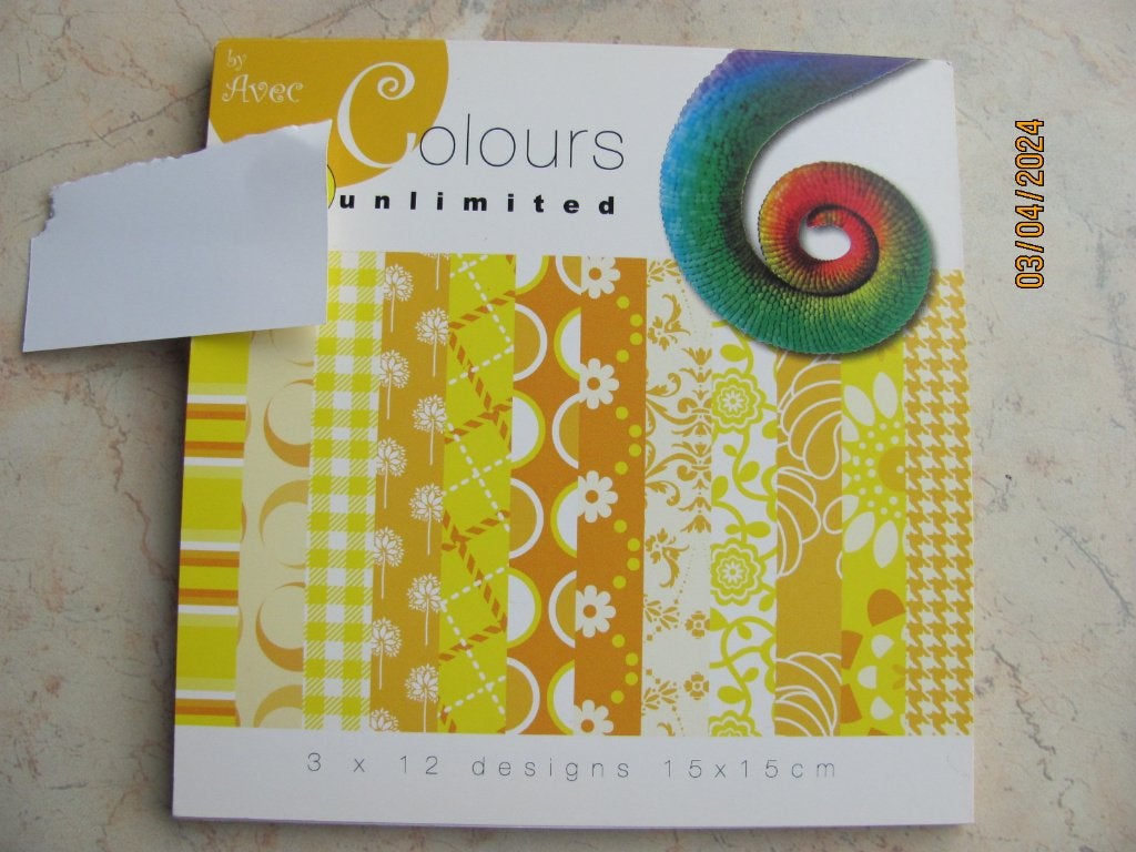 NIEUWSTAAT papier PAPERPAD geeltinten AVEC Colours Unlimited, Hobby en Vrije tijd, Ophalen of Verzenden, Zo goed als nieuw, Overige thema's