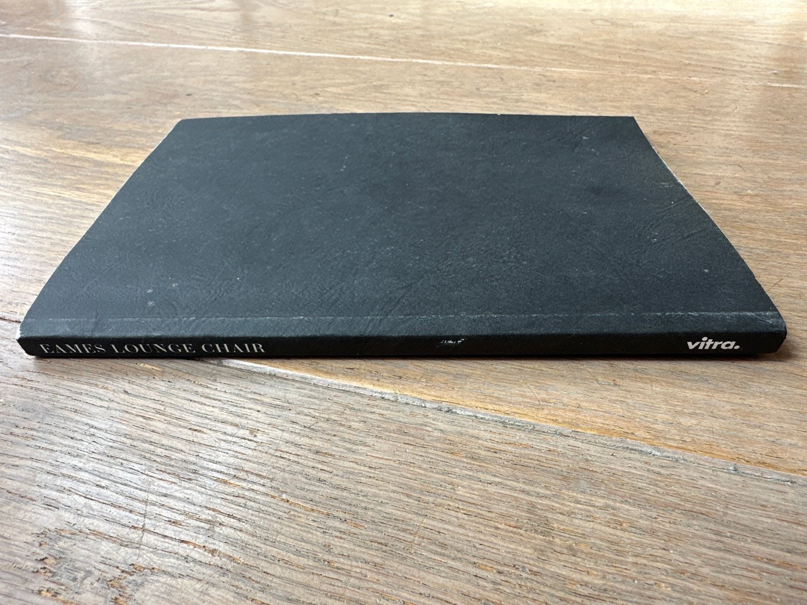 Vitra Eames Lounge Chair Boek, Ophalen of Verzenden, Zo goed als nieuw, Overige onderwerpen