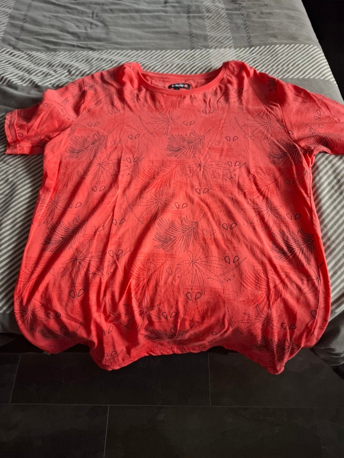 Lruk rood T-shirt maat L, Maat 52/54 (L), Ophalen of Verzenden, Zo goed als nieuw, Scamm