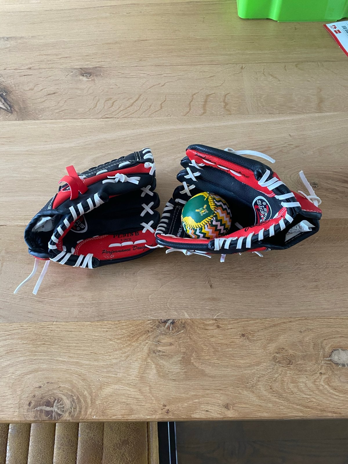 Rawlings Kinder Honkbal Handschoen 9 inch met Honkbal, Ophalen of Verzenden, Zo goed als nieuw
