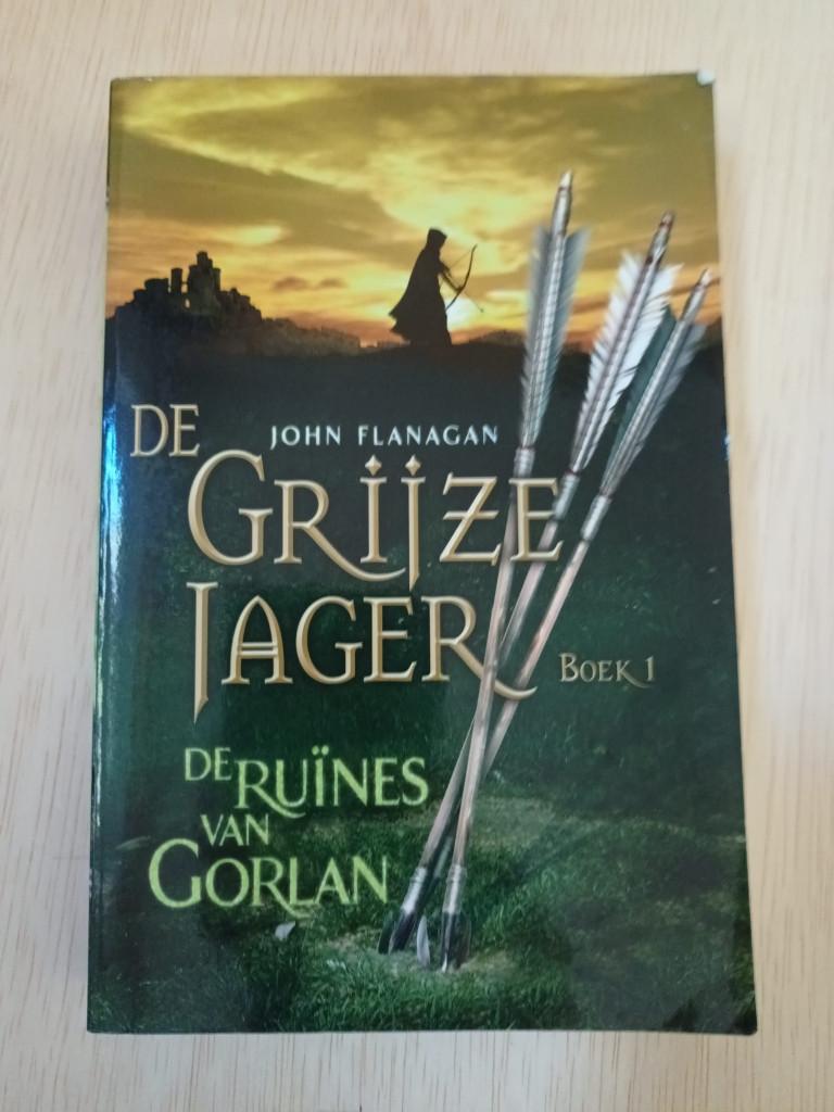 De grijze jager 1, Boeken, Gelezen, John Flanagan, Ophalen of Verzenden, Fictie