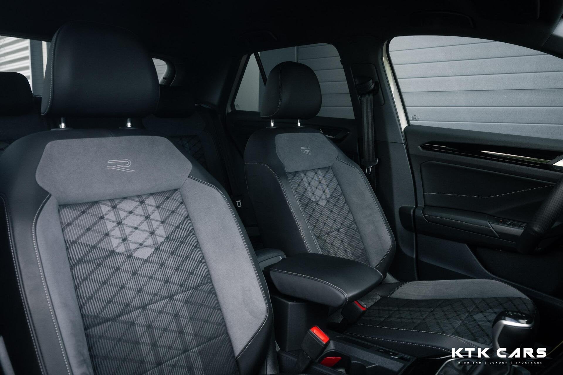 Volkswagen T-Roc 1.5 TSI R-Line Black Style Virtual|Keyless|, Stof, Euro 6, 4 cilinders, 150 pk