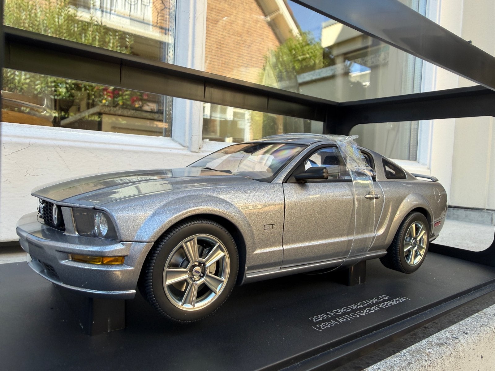 1:18 Ford Mustang GT Tungsten Silver 2005 Autoart, Hobby en Vrije tijd, Auto, Autoart, Ophalen of Verzenden, Zo goed als nieuw