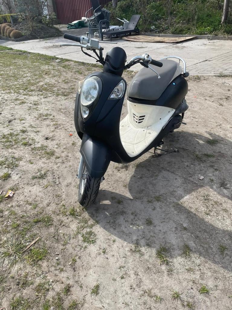SYM Mio 50 4T Wit/Zwart., Fietsen en Brommers, Scooters | SYM, Ophalen of Verzenden, Gebruikt, Benzine, Mio