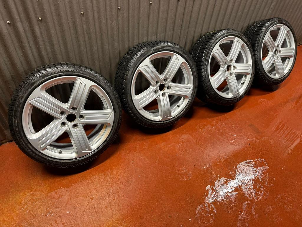 mooie set 18 inch lichtmetalen velgen met winterbanden., Ophalen