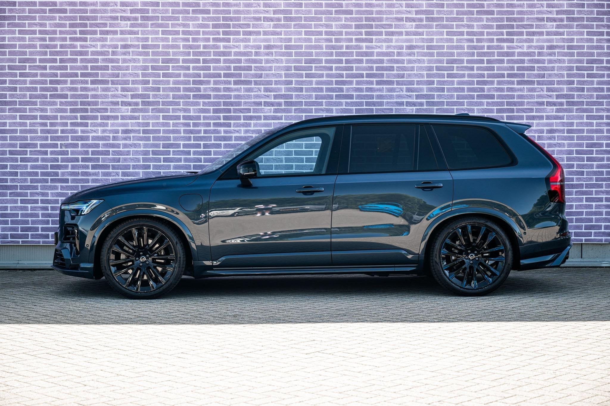 Volvo XC90 2.0 T8 Plug-in hybrid AWD Ultra Black Edition Exe, 4 cilinders, Blauw, Vierwielaandrijving, Hybride Elektrisch/Benzine