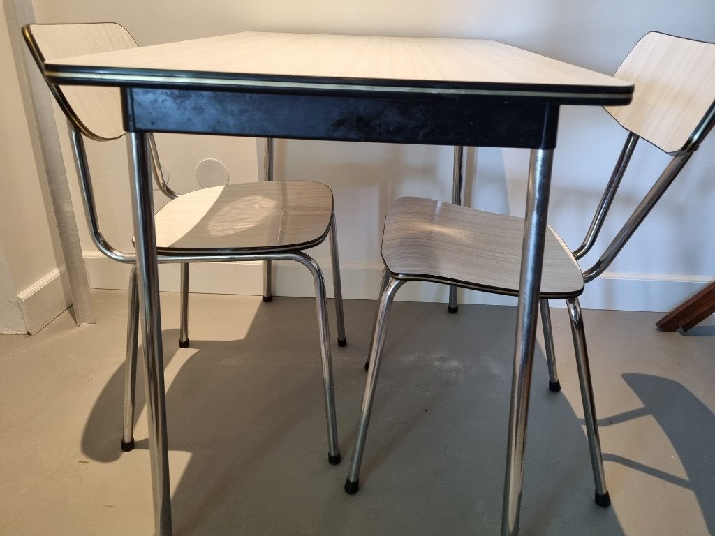 Mooie vintage formica tafel met 2 stoelen, Ophalen, Overige houtsoorten, Gebruikt, 100 tot 150 cm