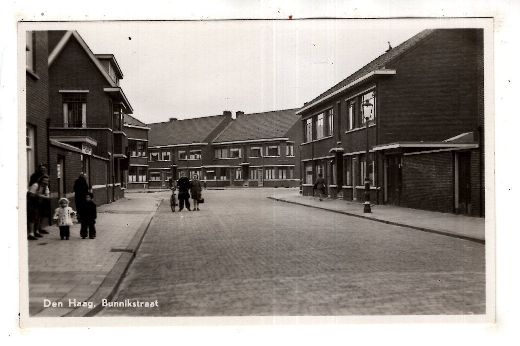 Den Haag Bunnikstraat, Verzamelen, Ansichtkaarten | Nederland, Ophalen of Verzenden, 1940 tot 1960, Ongelopen, Zuid-Holland