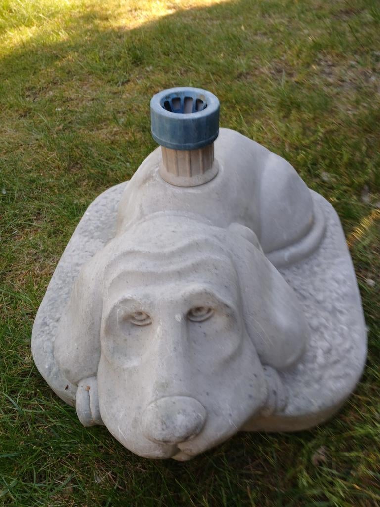 Hondenbeeld parasolvoet van kunststof, Ophalen, Gebruikt, Kunststof, Dierenbeeld