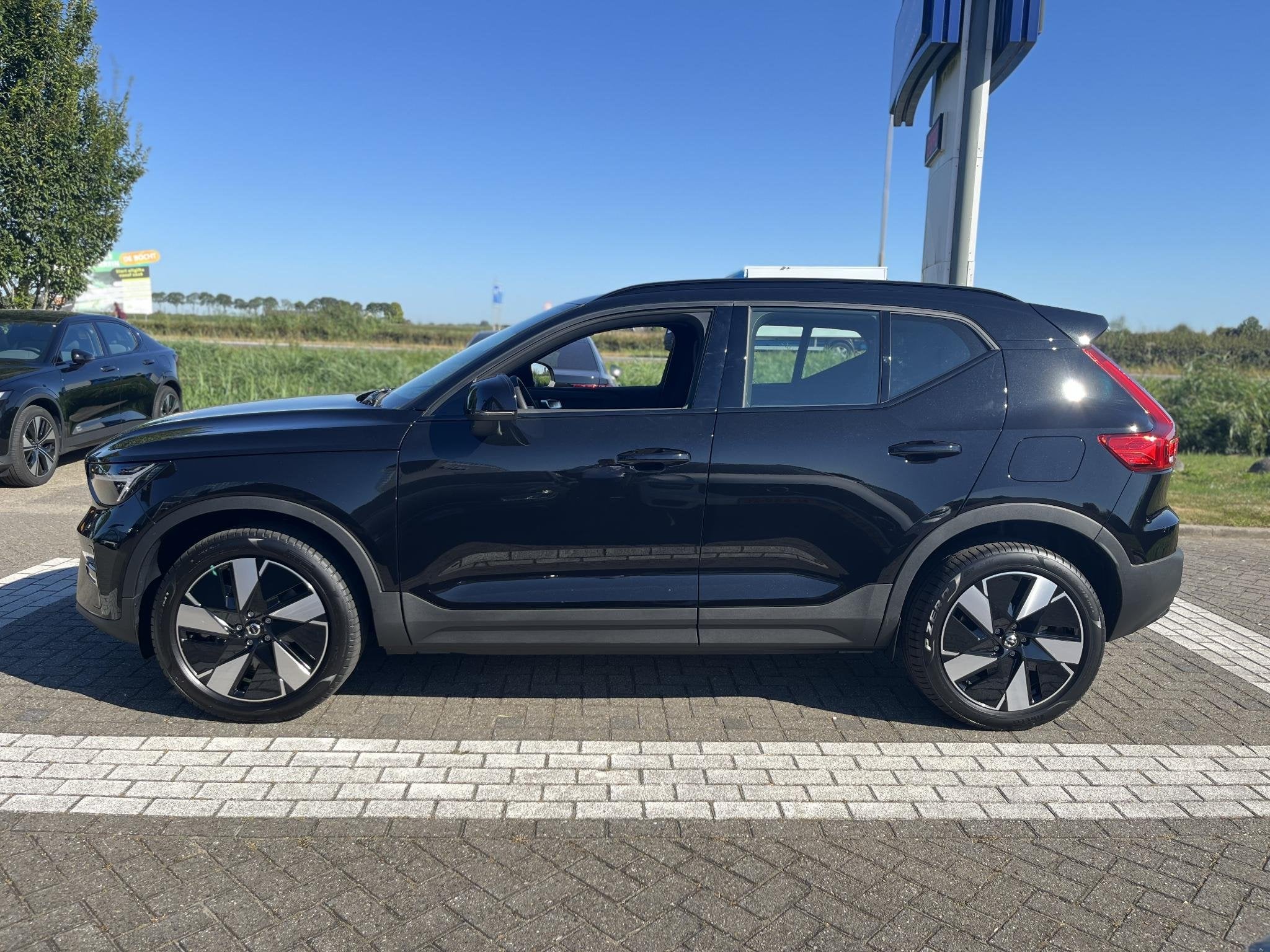 Volvo EX40 Single Motor Extended Range Plus Europa 82 kWh |, Auto's, Volvo, Automaat, Huisgarantie, Zwart, SUV of Terreinwagen