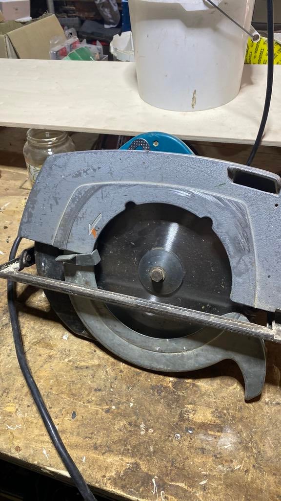 Makita cirkelzaag, Doe-het-zelf en Verbouw, Gebruikt, Cirkelzaag, 70 mm of meer, Ophalen of Verzenden