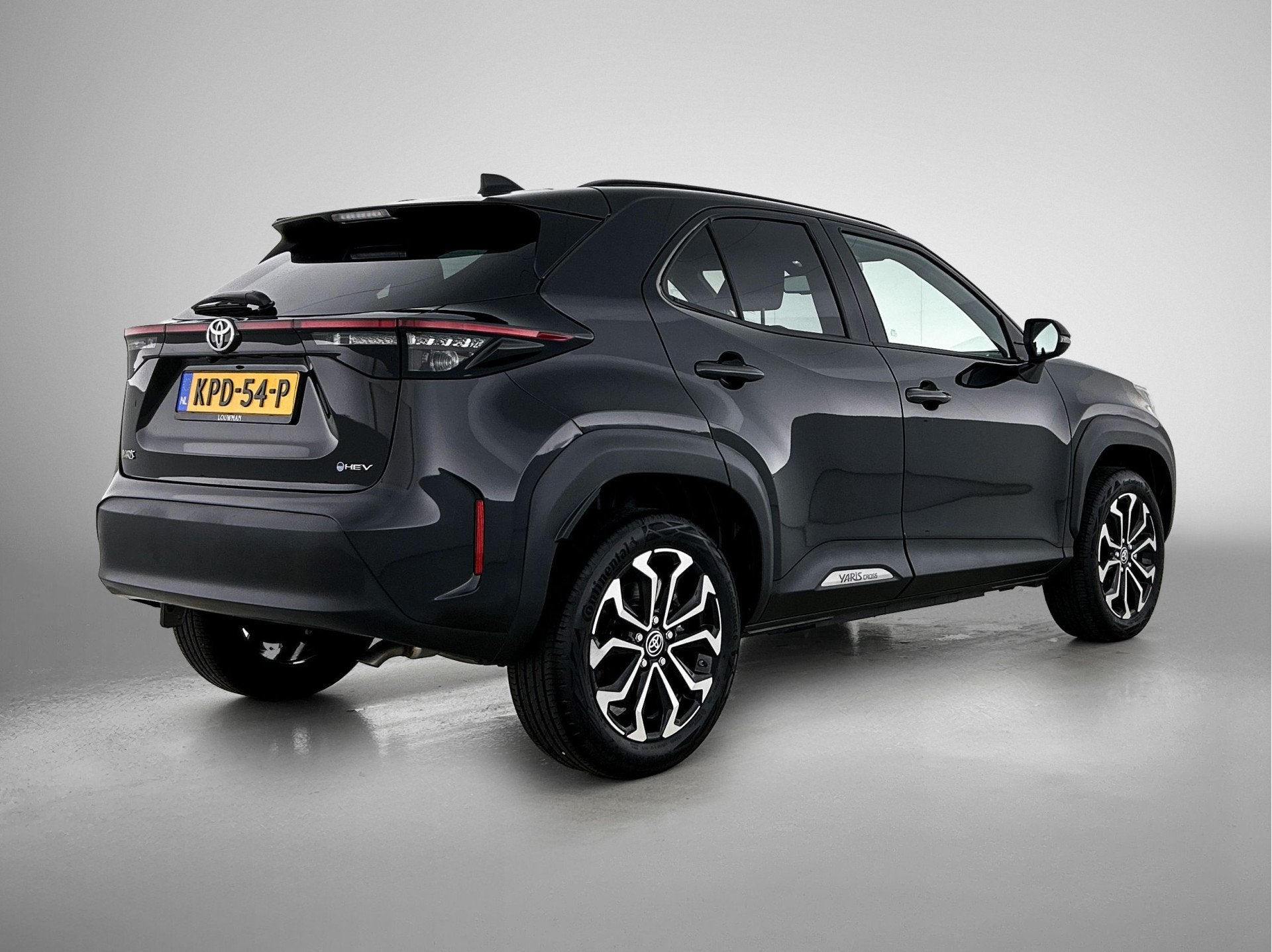 Toyota Yaris Cross 1.5 Hybrid 115 First Edition + | BTW Voer, Gebruikt, 116 pk, Zwart, 1490 cc