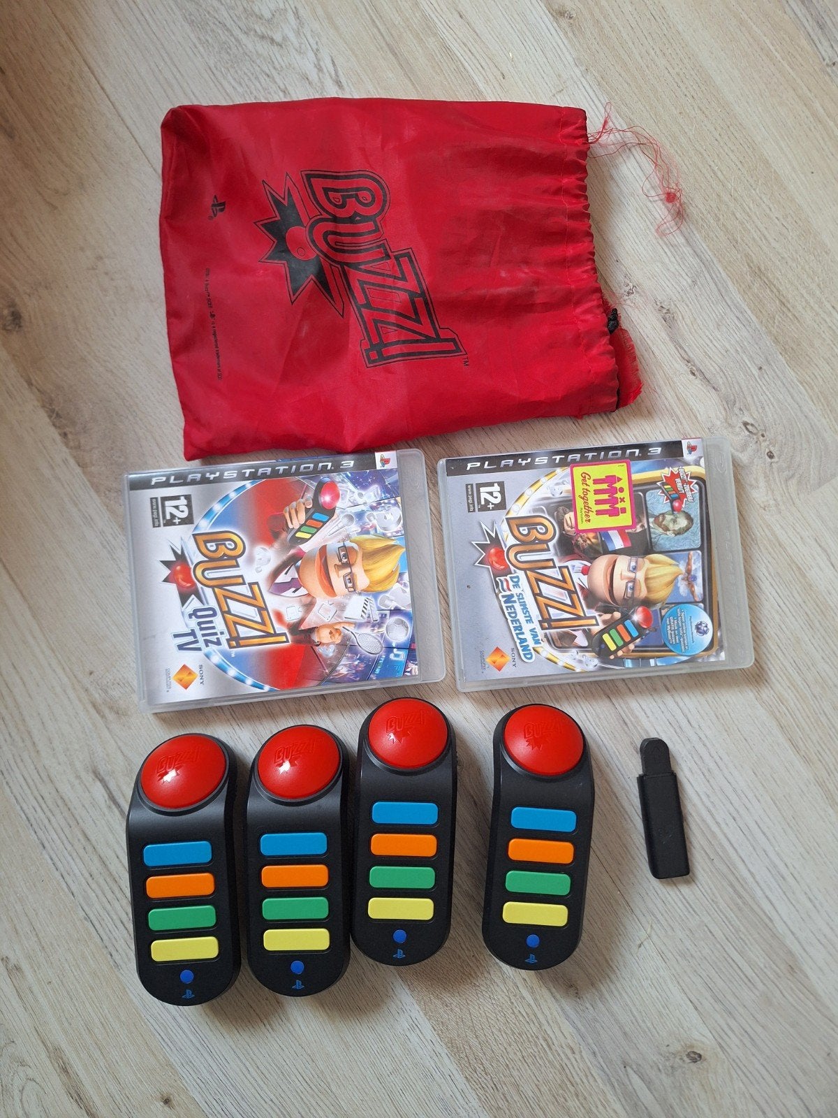 Buzz! Quiz TV & De Slimste van Nederland PS3 met Buzzers, Ophalen, Puzzel en Educatief, Eén computer, Zo goed als nieuw