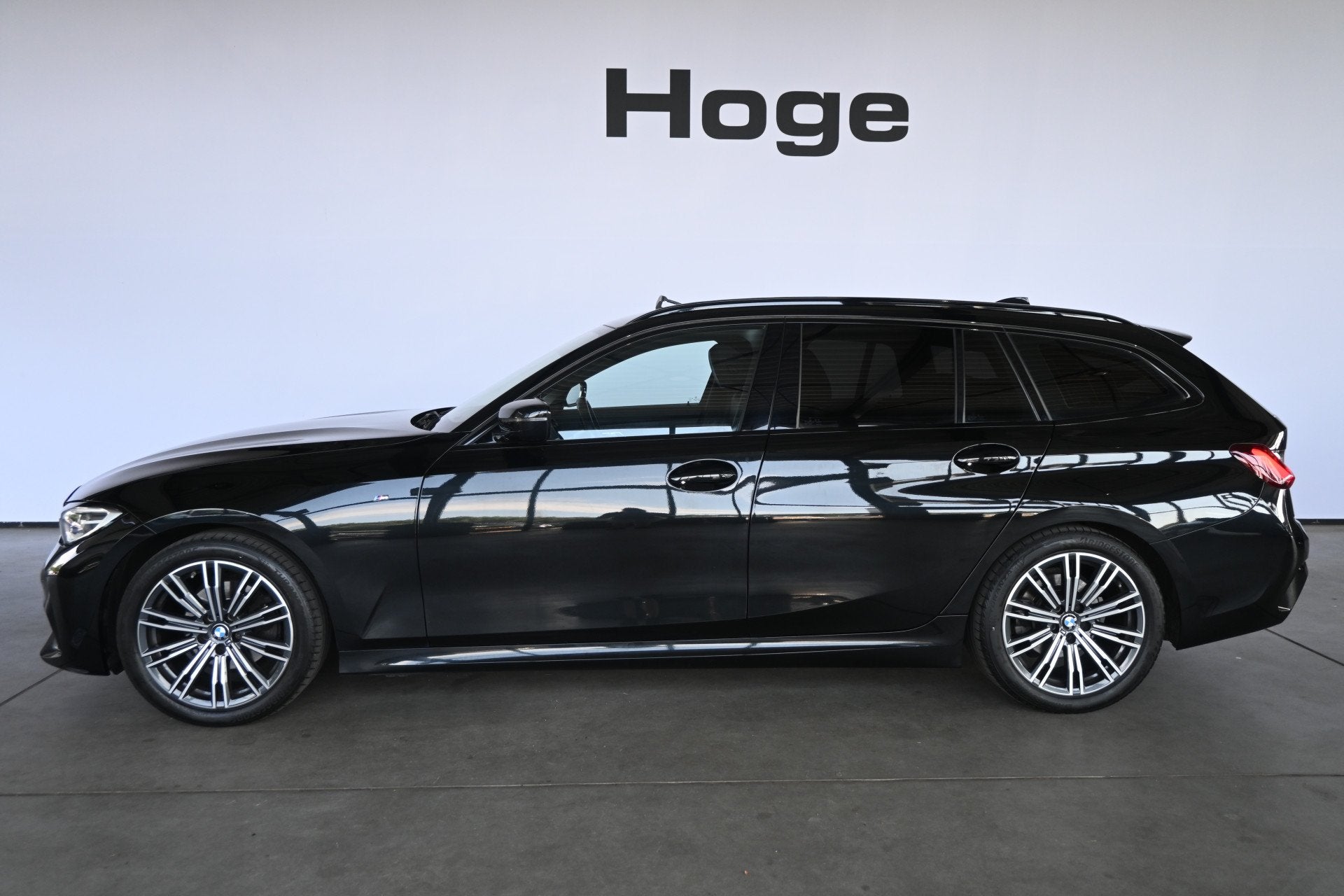 Foto 3 van BMW 3 Serie Touring 320i Automaat Business Edition Plus M-Pa