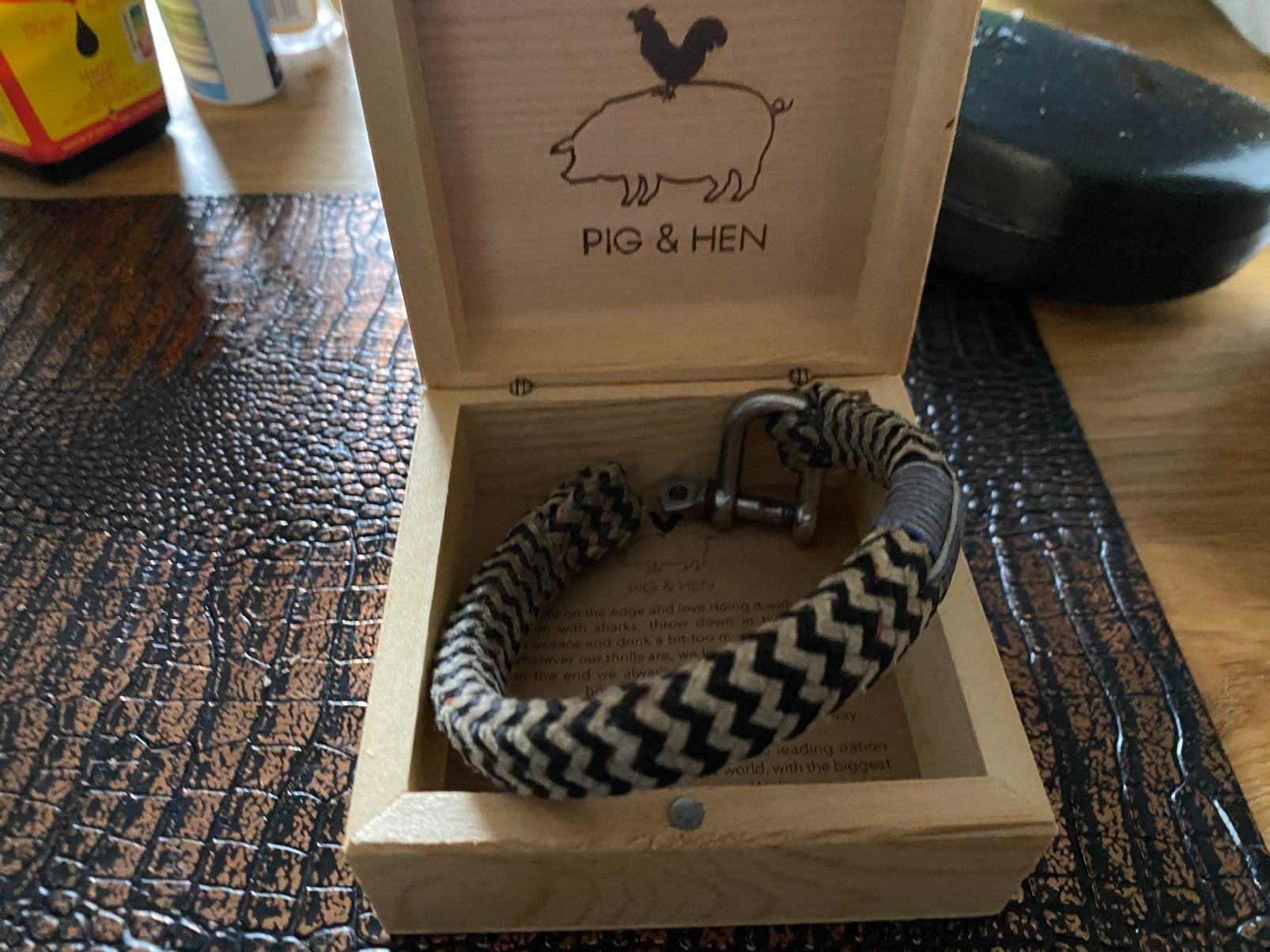 Pig & Hen herenarmband, Ophalen of Verzenden, Zo goed als nieuw, Bruin, Overige materialen