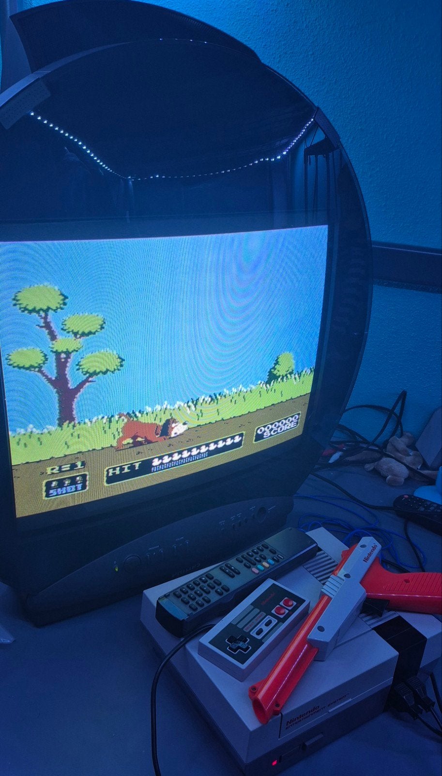 Nintendo (NES) duckhunt set met design tv+ standaard, Spelcomputers en Games, Spelcomputers | Nintendo NES, Ophalen, Gebruikt
