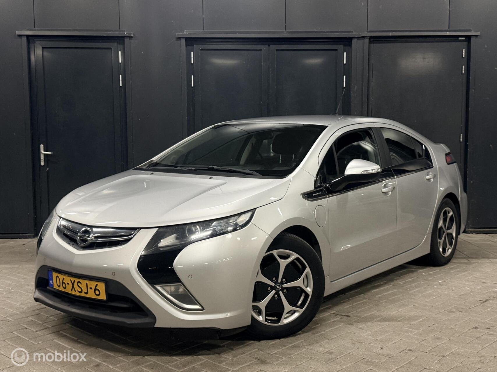 Opel Ampera 1.4 leder/stoelverwarming/trekhaak/pdc/bose, Euro 5, 4 cilinders, 4 stoelen, Bedrijf