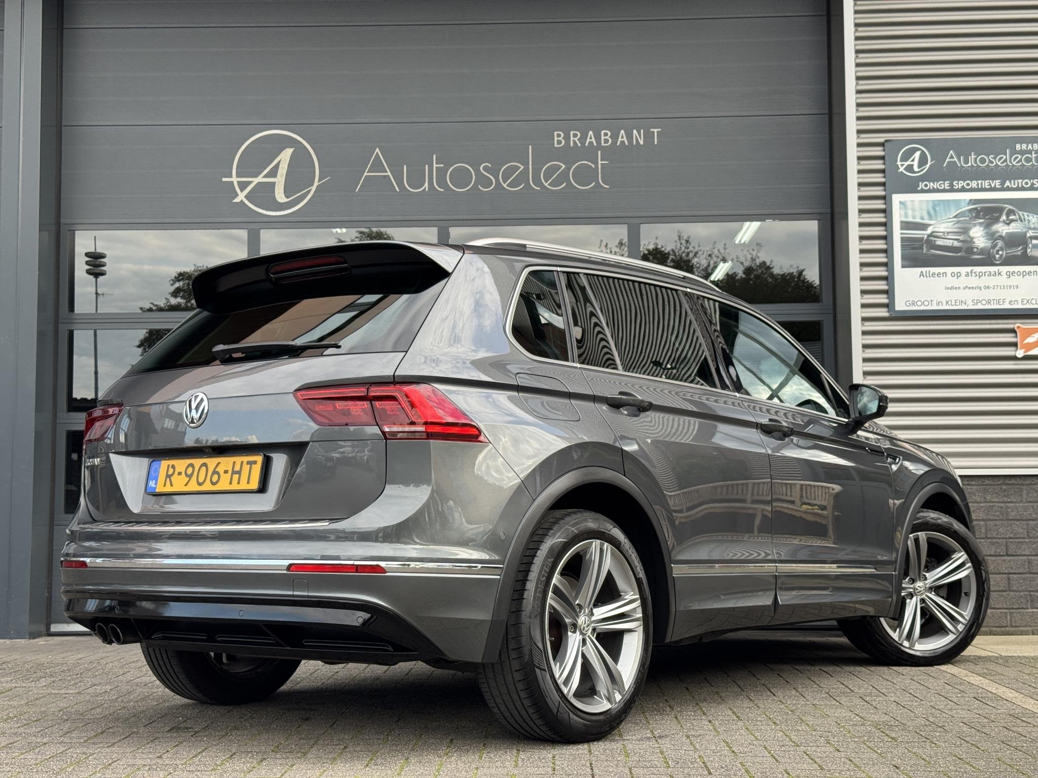 Volkswagen Tiguan 1.4 TSI ACT R-Line Pano | Camera | Trekhaa, 4 cilinders, 150 pk, SUV of Terreinwagen, 16 km/l