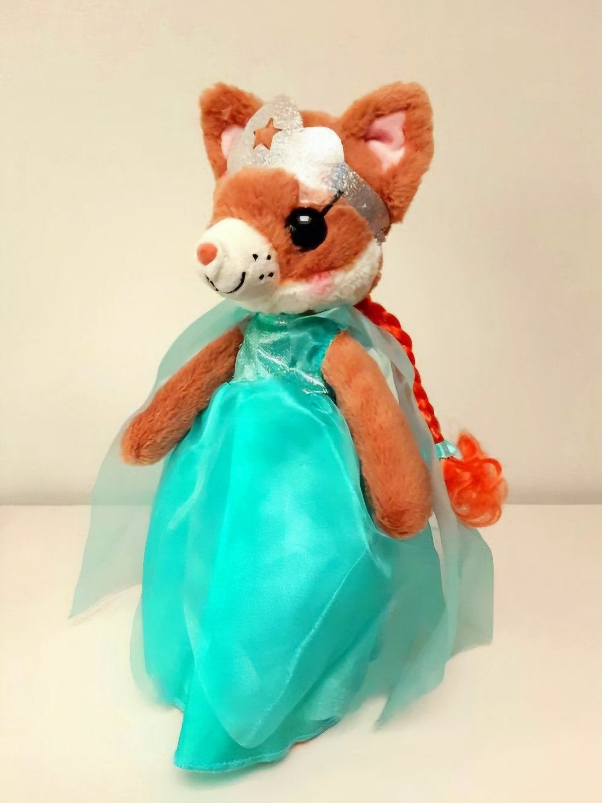 Nieuwe vos knuffel draagt een mooie prinsessenjurk, Overige merken, Overige karakters, Nieuw, Ophalen of Verzenden