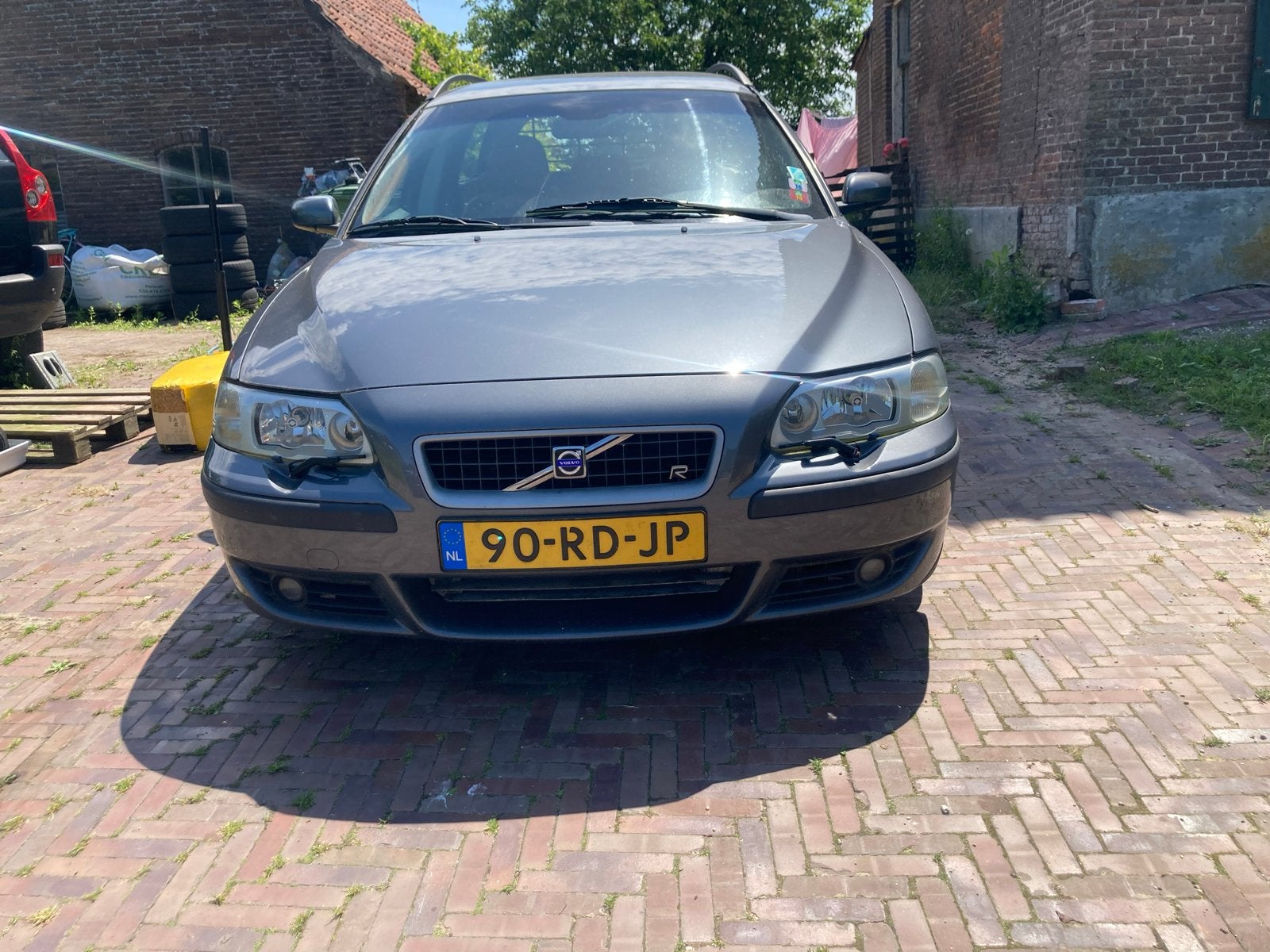 Volvo V70 2.5 R Geatronic 2005 Grijs, Automaat, 1800 kg, 2521 cc, Vierwielaandrijving