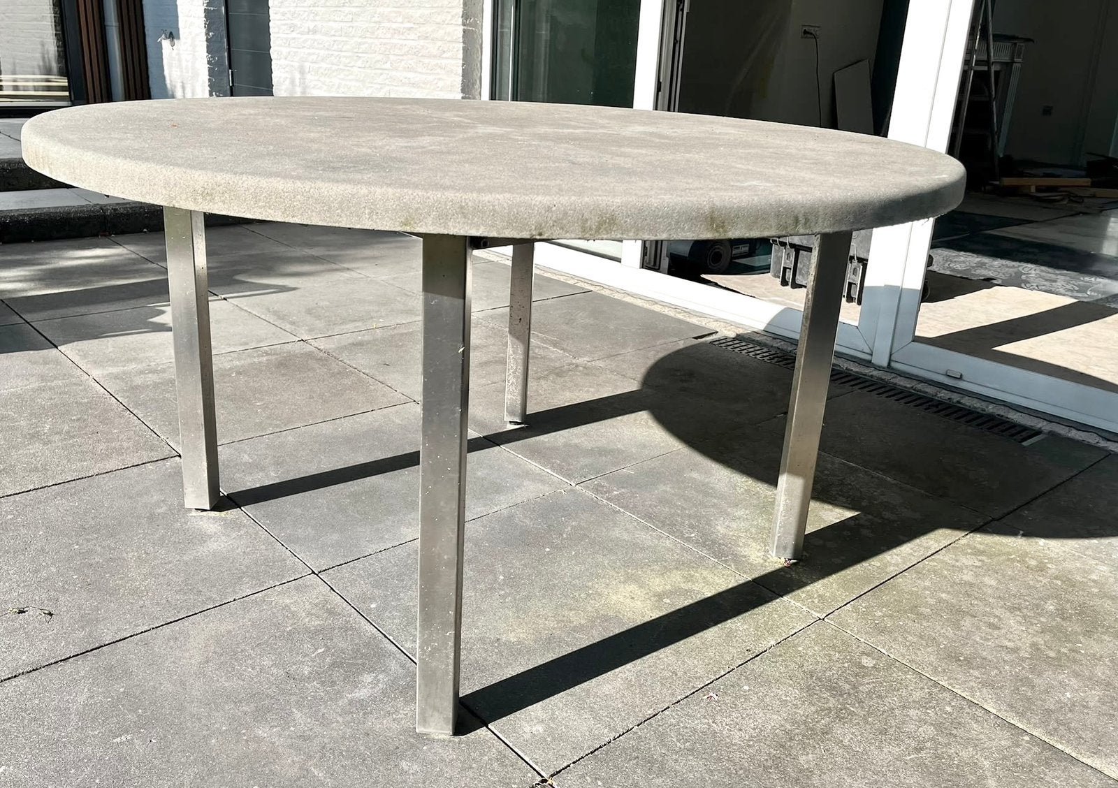 betonlook tuintafel met rvs onderstel Ø 140 H 74, Tuin en Terras, Tuintafels, Ophalen, Zo goed als nieuw, Rechthoekig, Rvs