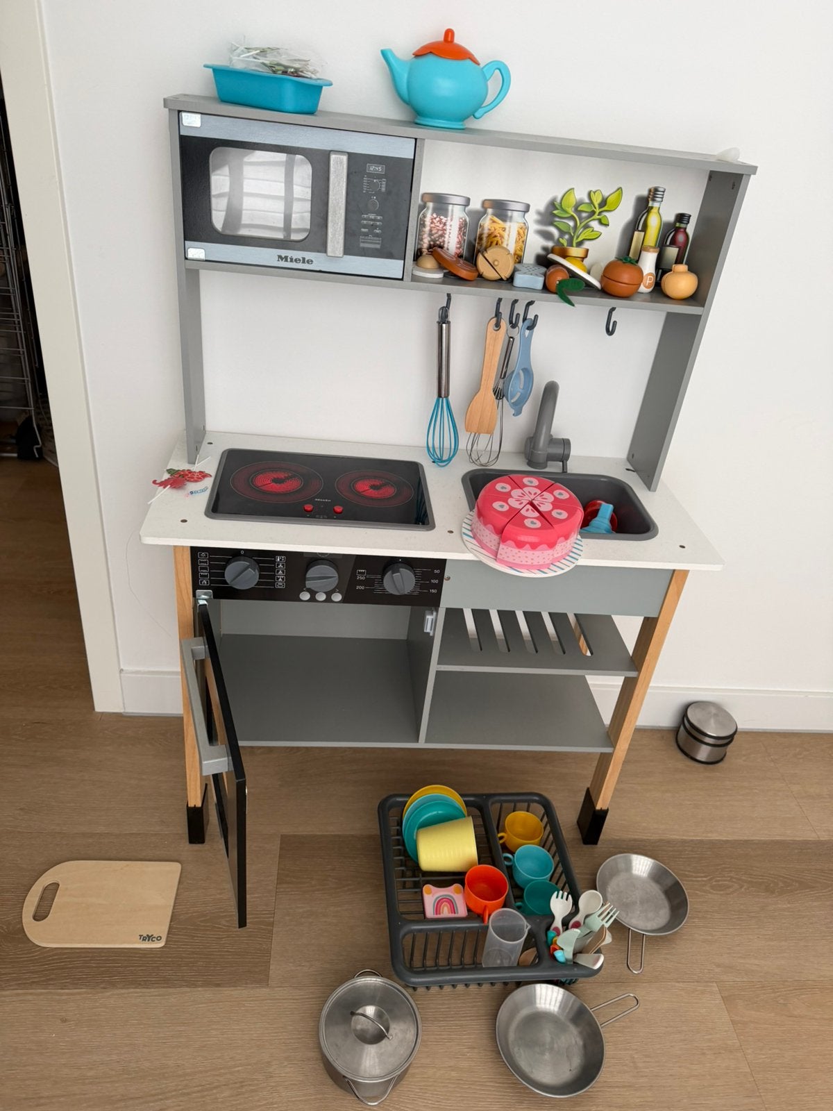 Miele Speelkeuken met accessoires, Ophalen, Zo goed als nieuw, Hout, Speelkeuken