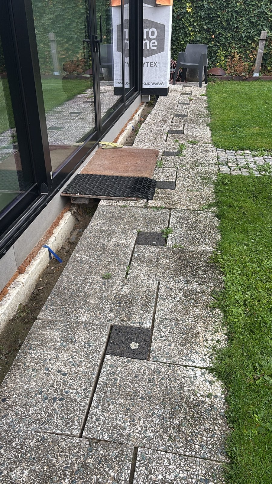 Terrastegels gewassen grind - Gratis 110 stuks, Tuin en Terras, Ophalen, Gebruikt, 10 m² of meer, Beton