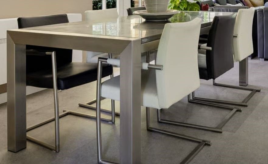 Moderne RVS eettafel met stenen bladen en 8 stoelen, Huis en Inrichting, Tafels | Eettafels, Ophalen, 100 tot 150 cm, Overige materialen