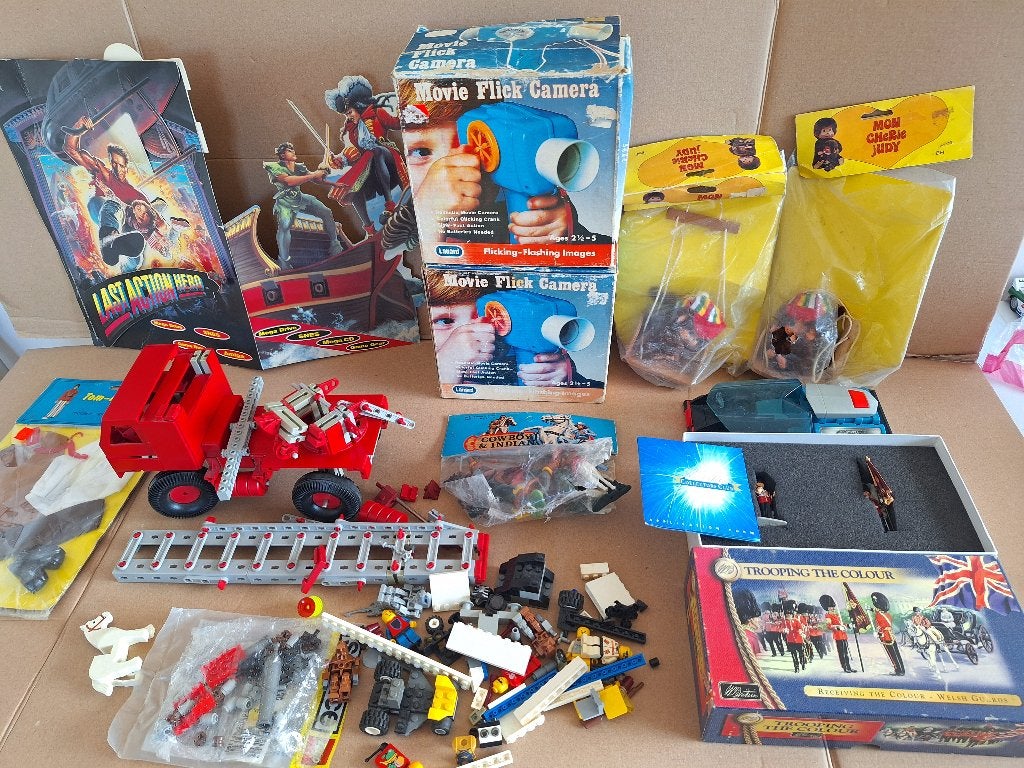 grote partij oud speelgoed steif biege mickey robots daltons, Ophalen