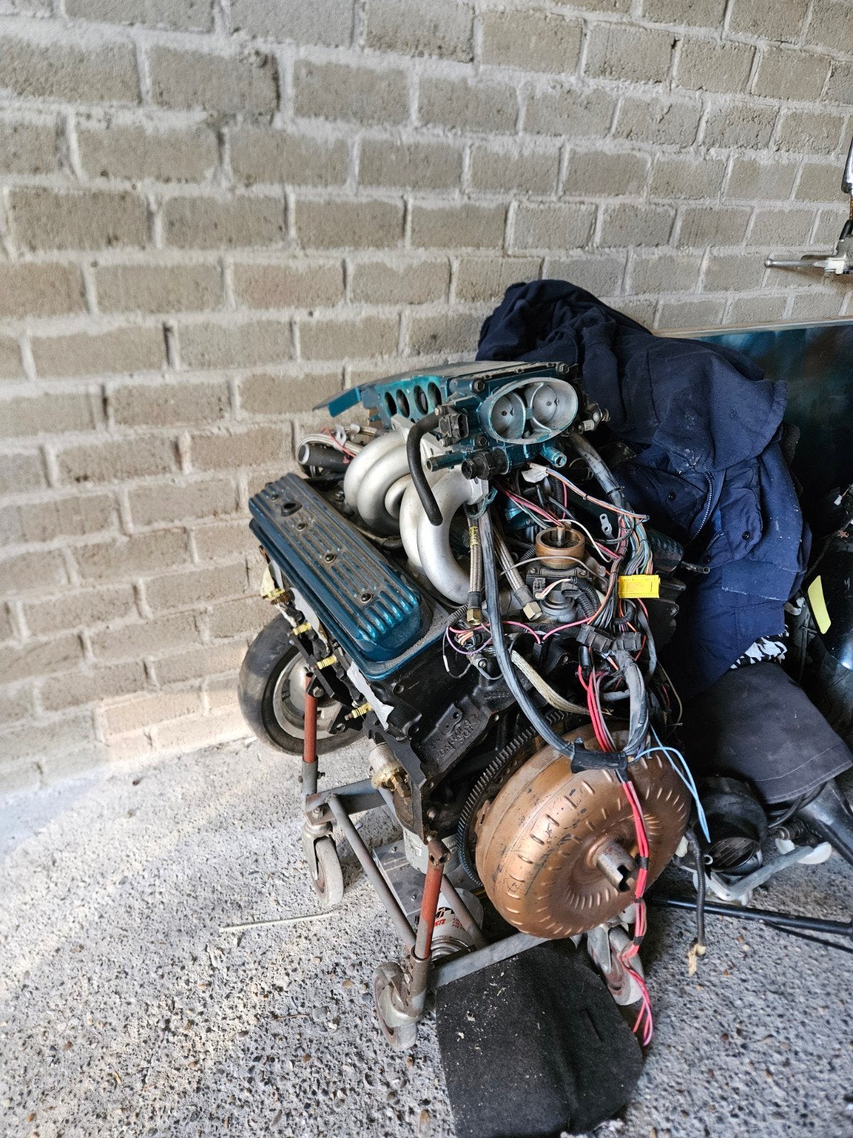 Gereviseerde 305 V8 motor met 700R4 automaatbak, Ophalen of Verzenden, Gereviseerd, Amerikaanse onderdelen
