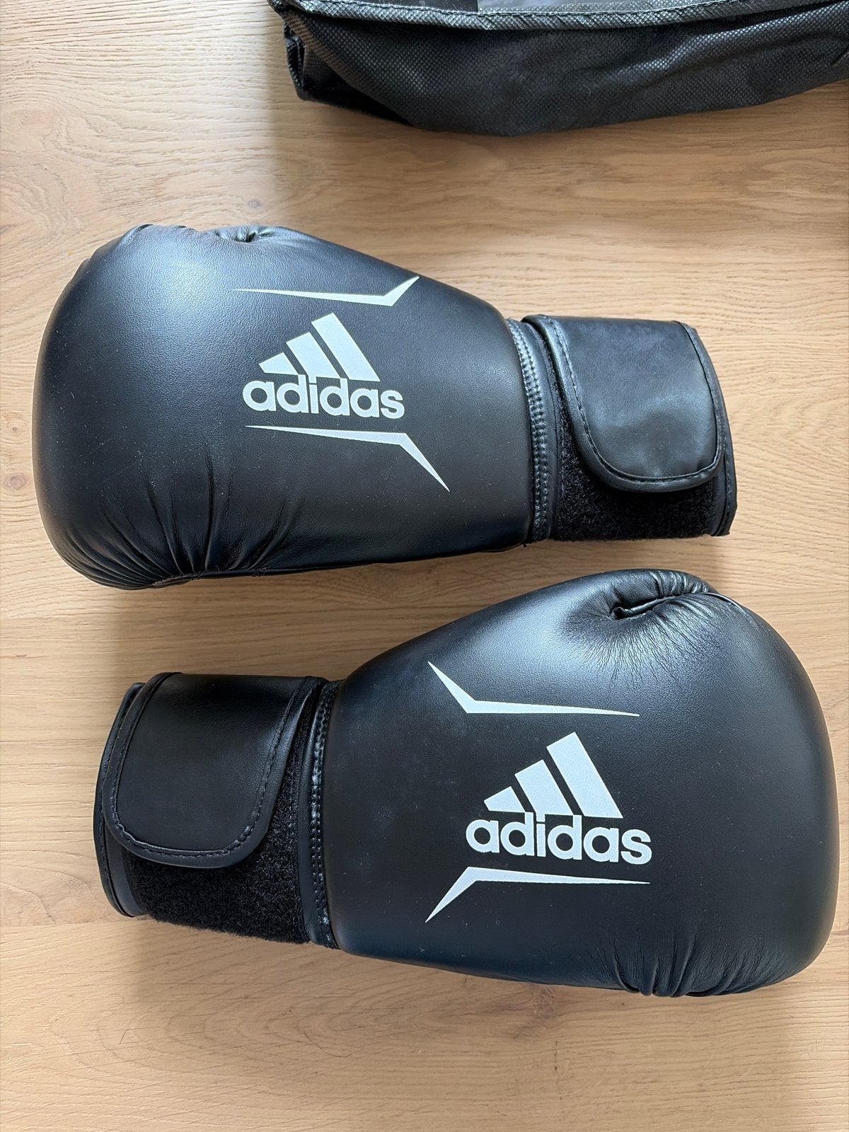 Adidas bokshandschoenen 10 oz - Zwart, Sport en Fitness, Vechtsporten en Zelfverdediging, Ophalen, Overige, Maat XS of kleiner