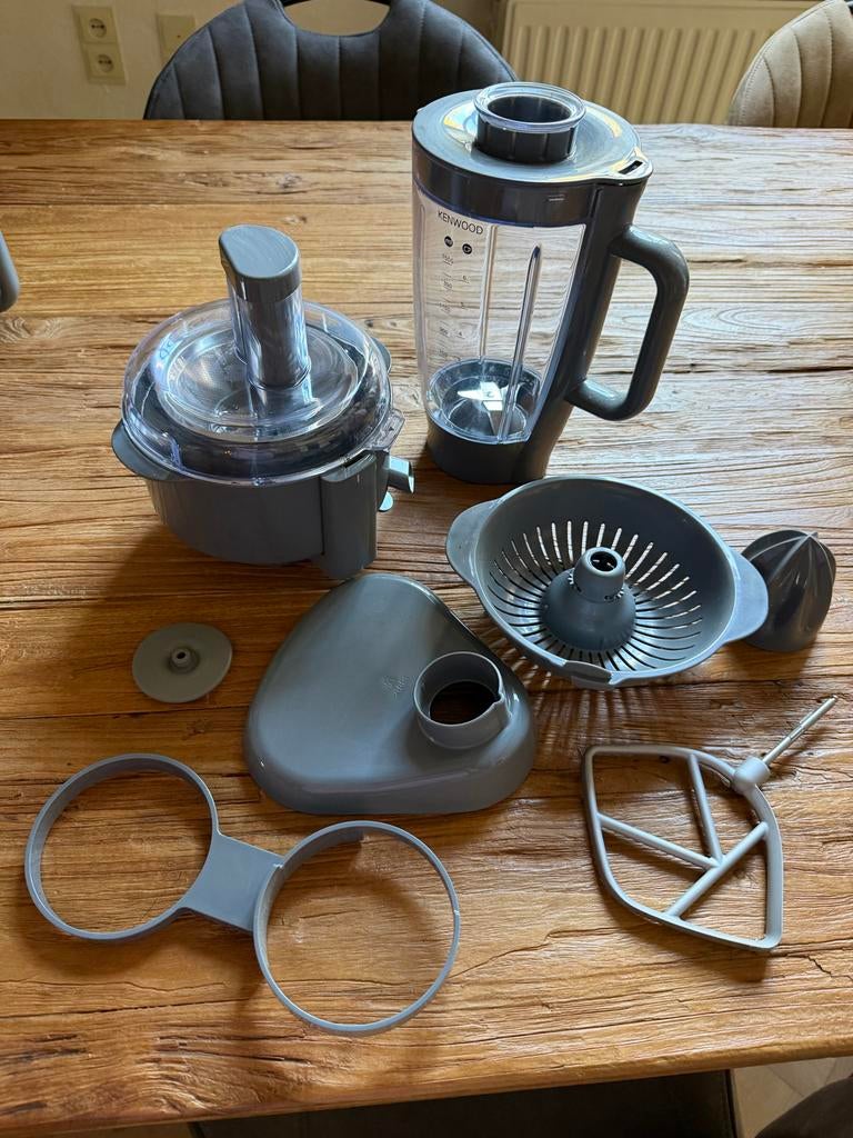 Kenwood Chef keukenmachine met accessoires, Ophalen, 3 snelheden of meer, Zo goed als nieuw, 2 tot 3 liter