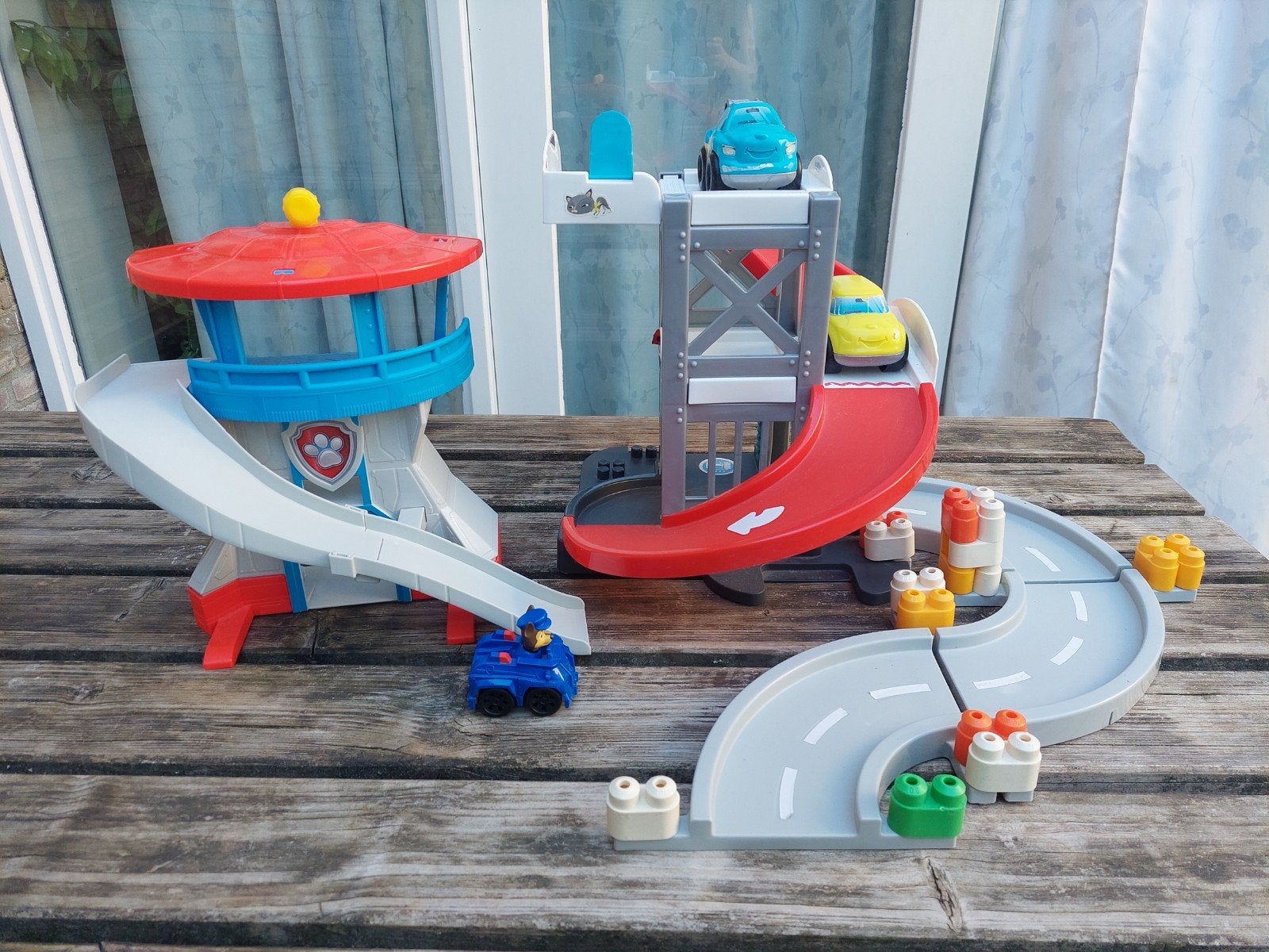 Paw Patrol garage & merkloze garage met 3 auto's en wegdelen, Kinderen en Baby's, Speelgoed | Speelgoedvoertuigen, Ophalen of Verzenden