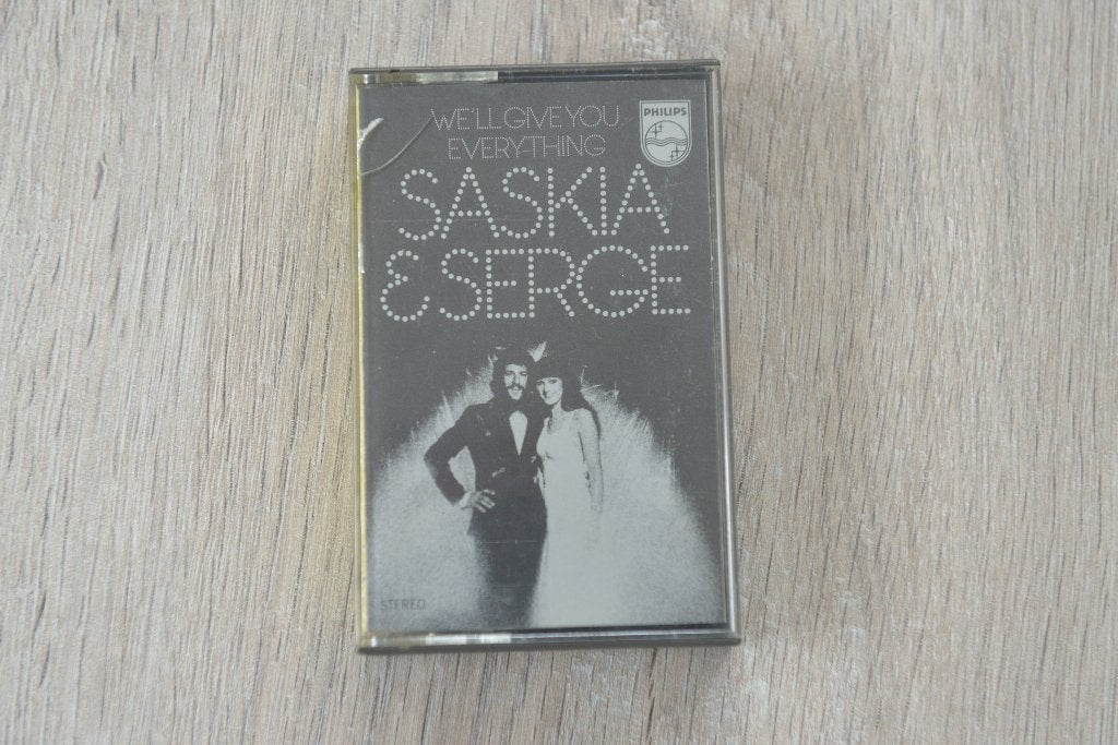 MC - SASKIA & SERGE -- WELL GIVE YOU EVERYTHING, Verzenden, Zo goed als nieuw, Overige genres, 2 t/m 25 bandjes